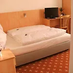Central Hotel Duesseldorf 3*