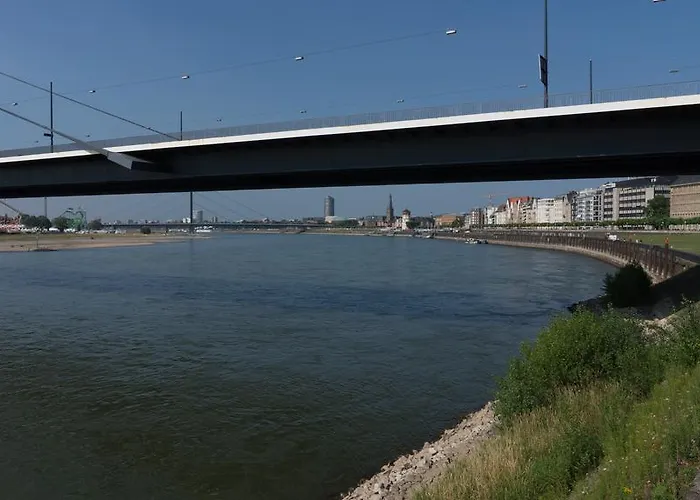 Central Hotel Duesseldorf 3*